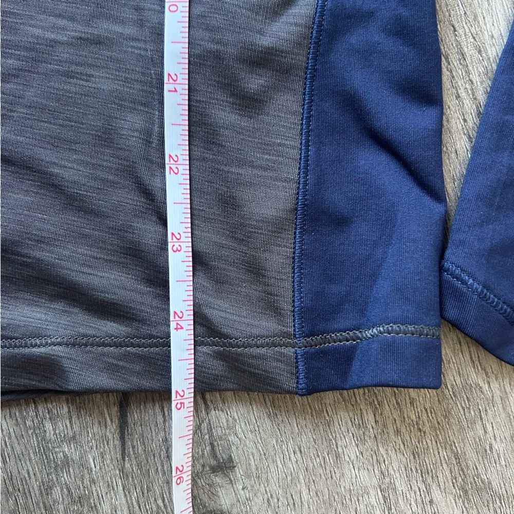 Under Armour women’s Gray and Blue Long Sleeve Shirt heat gear - Picture 6 of 7